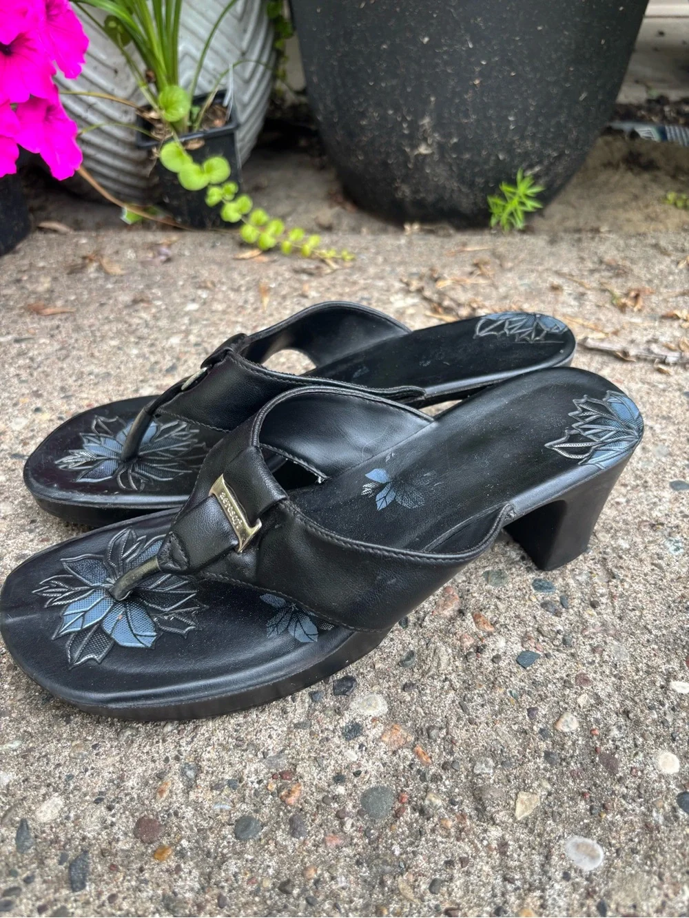 AEROSOLES Black Floral-Print Thong Block Heels - Women